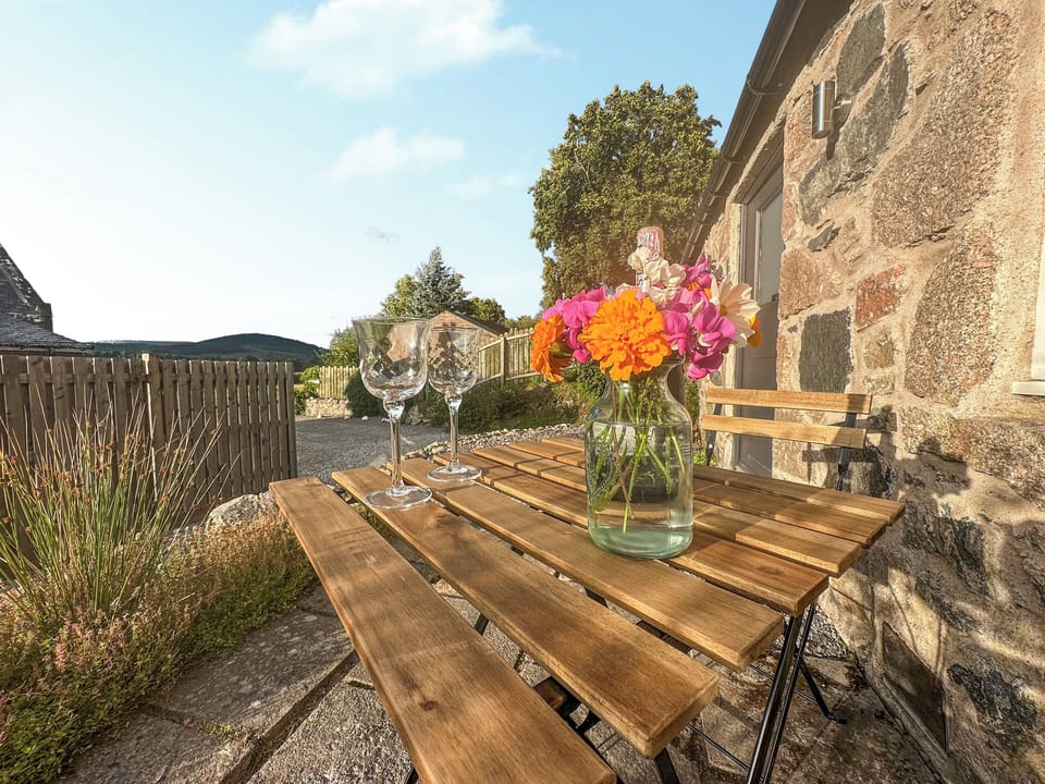 Sitting-out-area | Wagglehead Cottage, Aboyne