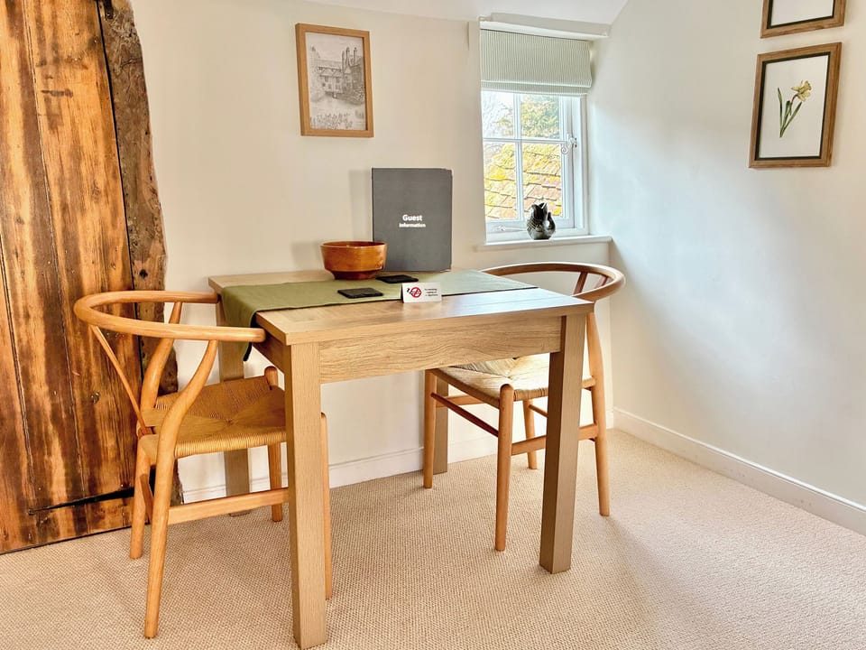 Dining area in the lounge | The Merchants Penthouse - Eastbridge Canterbury, Canterbury