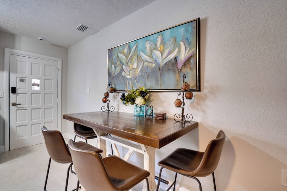 Dining Table | Dishware/Flatware