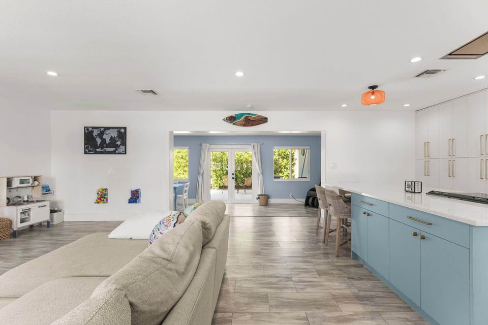 Gather your crew and make some memories! Our inviting living area is designed for connection and comfort. Get ready for laughter, good times, and maybe even a spontaneous game night!