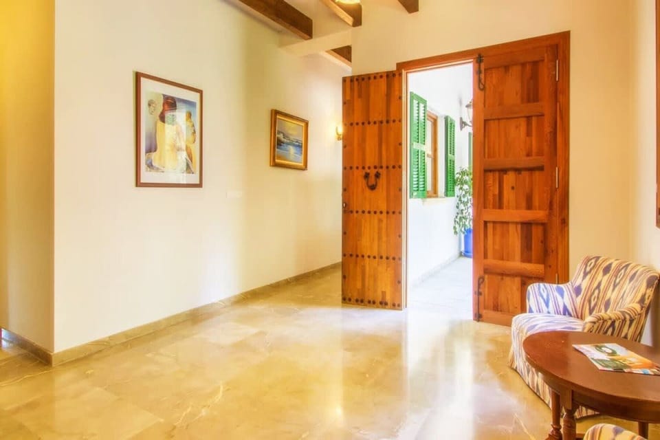 Entrance / Reception
