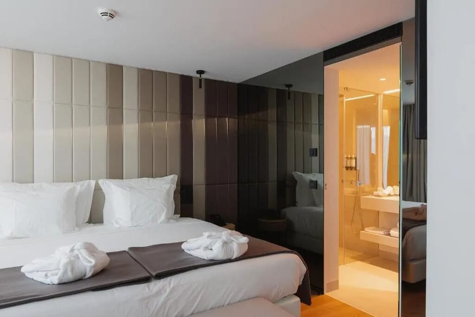 1 Queen bed