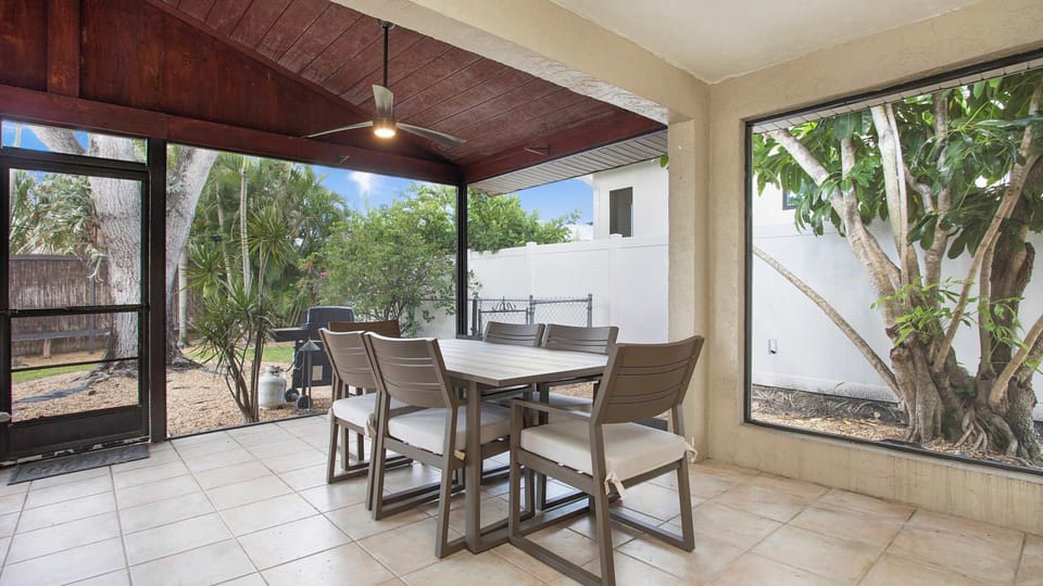 Outdoor dining