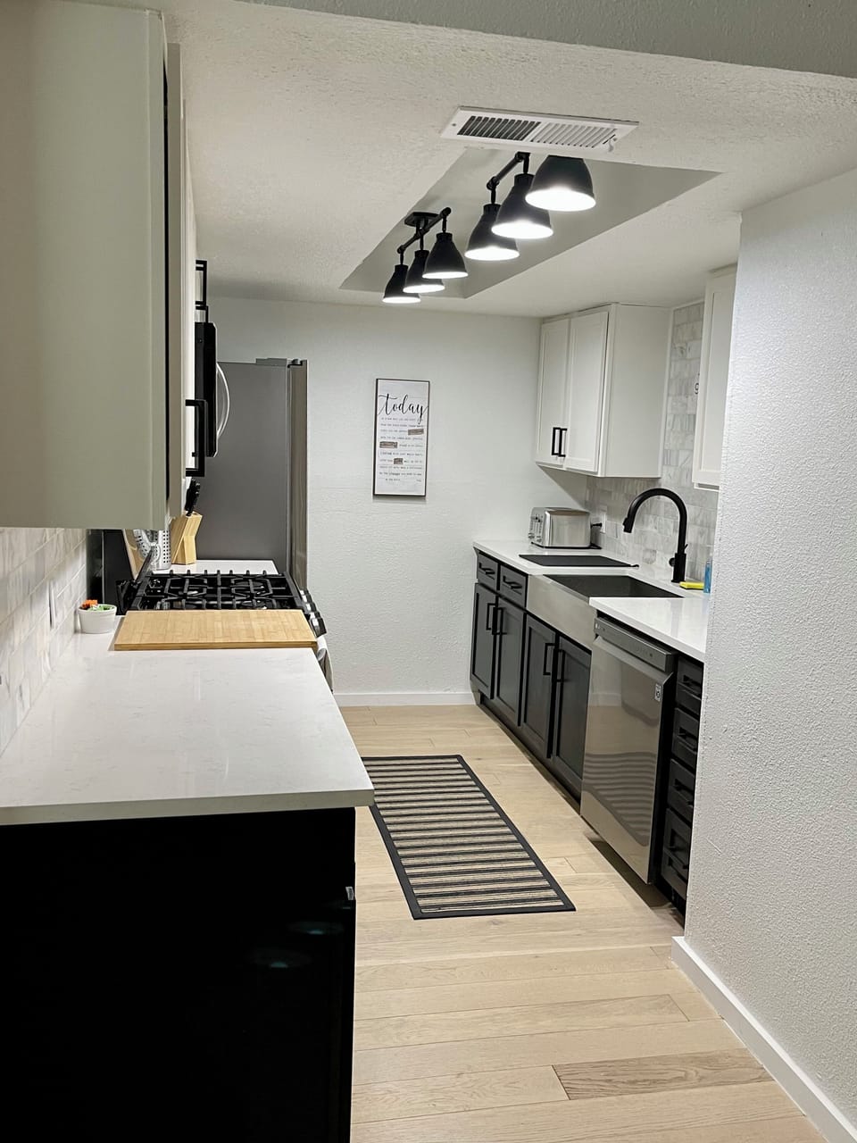 kitchen & dishwasher

