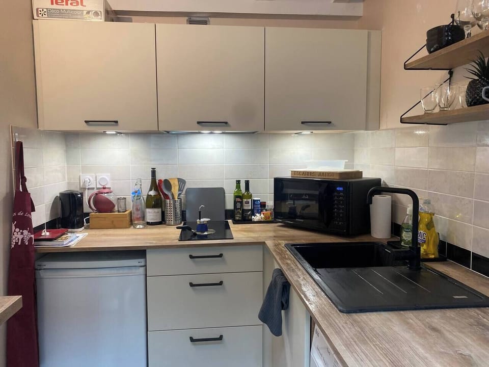 Bright and functional kitchen for preparing meals in this central Annecy rental