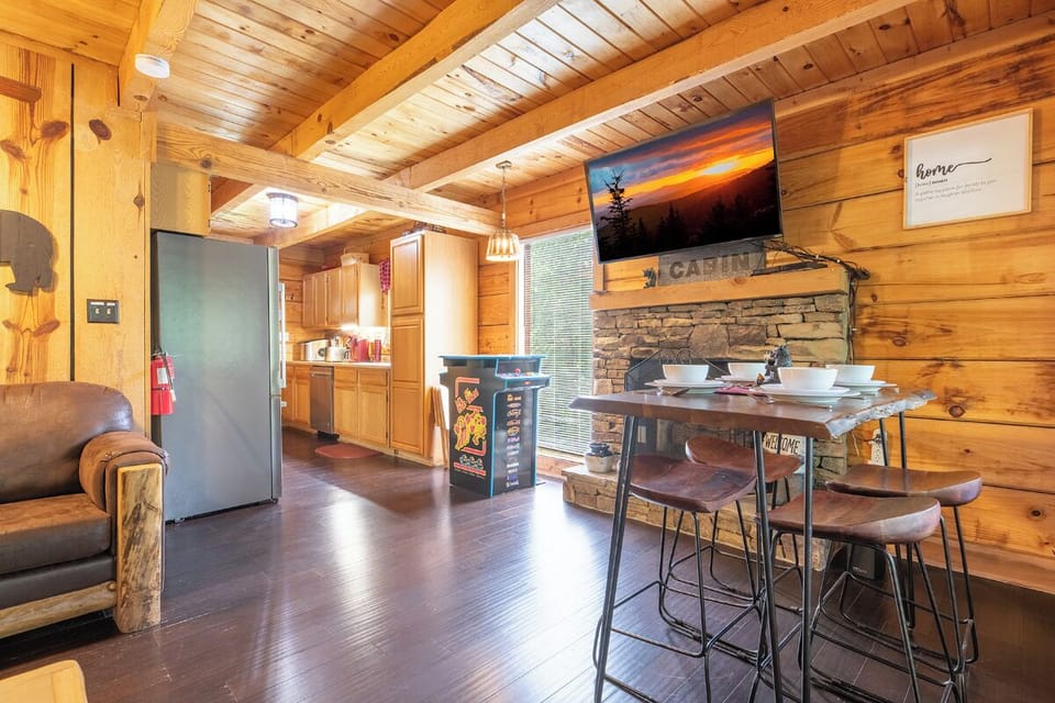 Beary Cozy Cabin's cozy living area