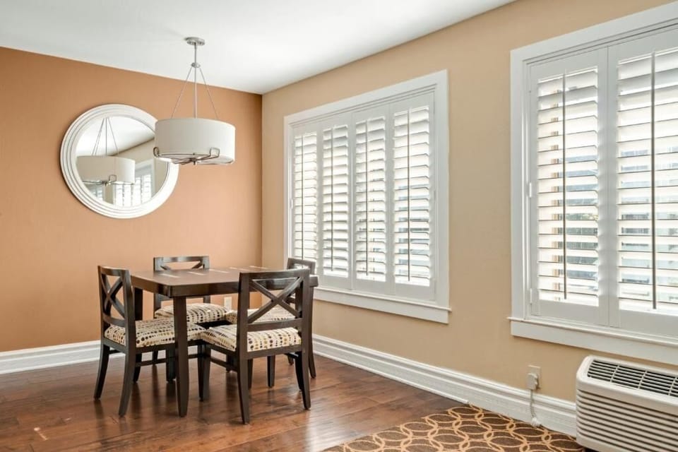 Share a relaxed dinner, then unwind in the open suite.