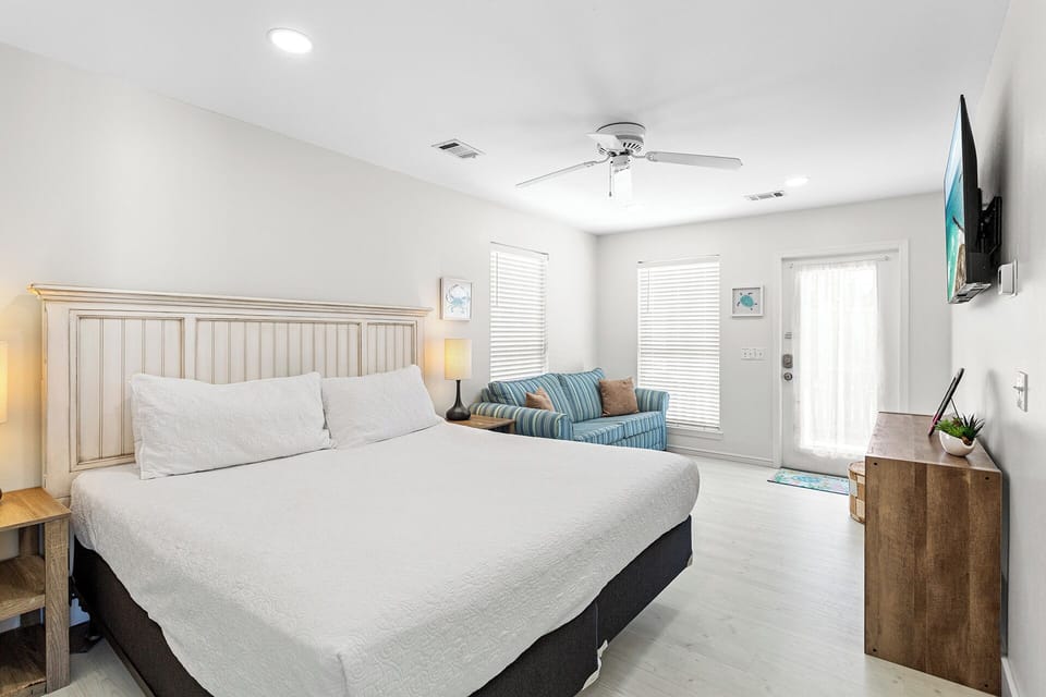 Aquamare Guest Bedroom 4 Alt