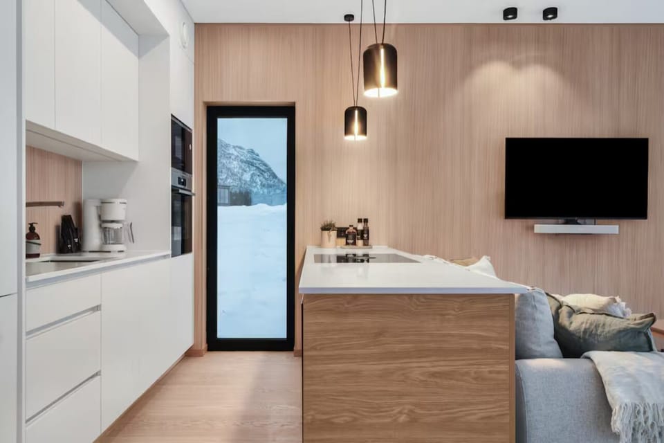 Well-equipped kitchen with all new appliances. 