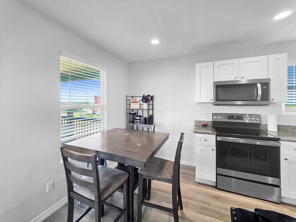 Dining & kitchen