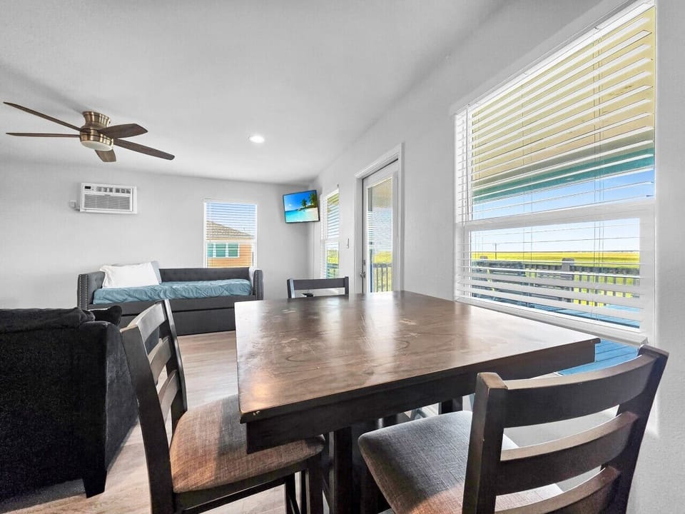 Dining & living room