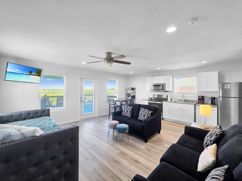 Living, dining & kitchen