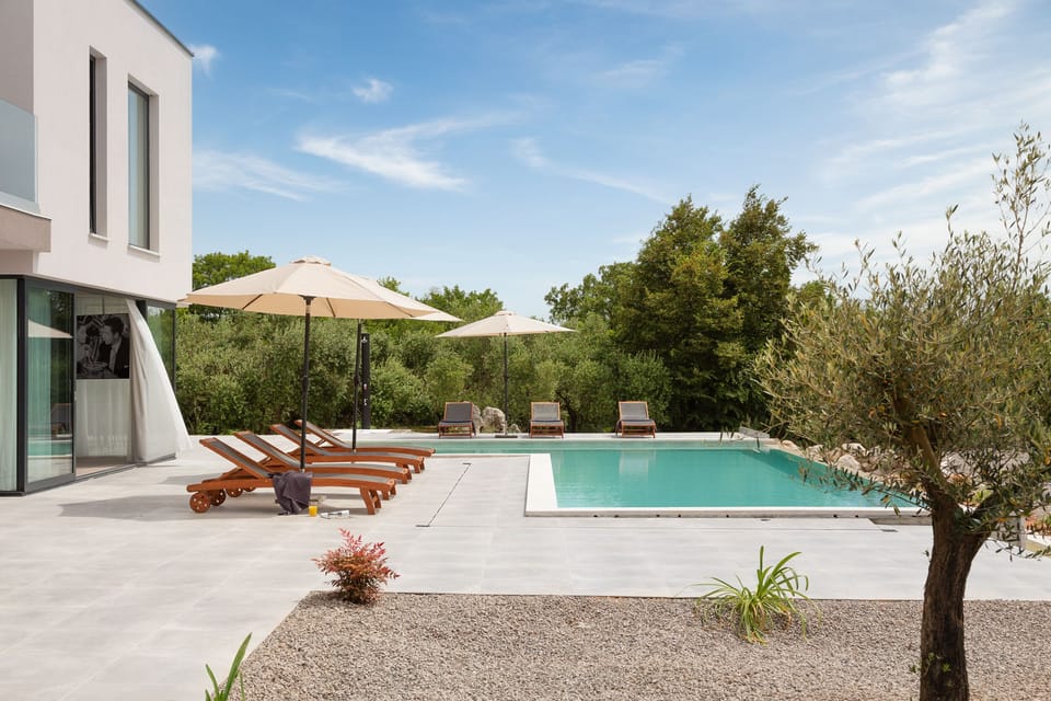 Pool (Outdoor)
