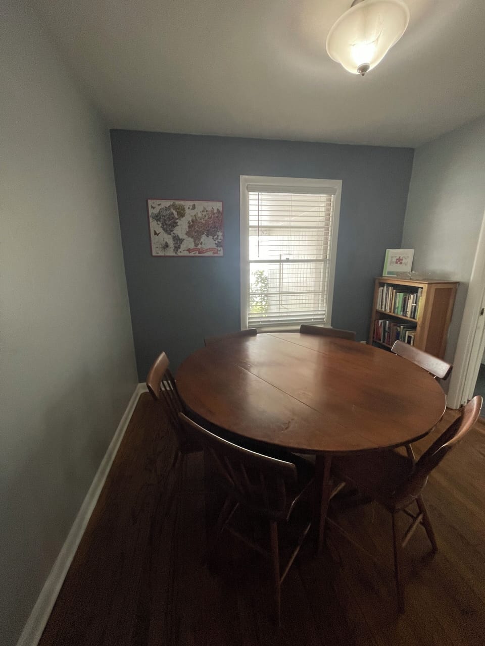 Dining room seats 6