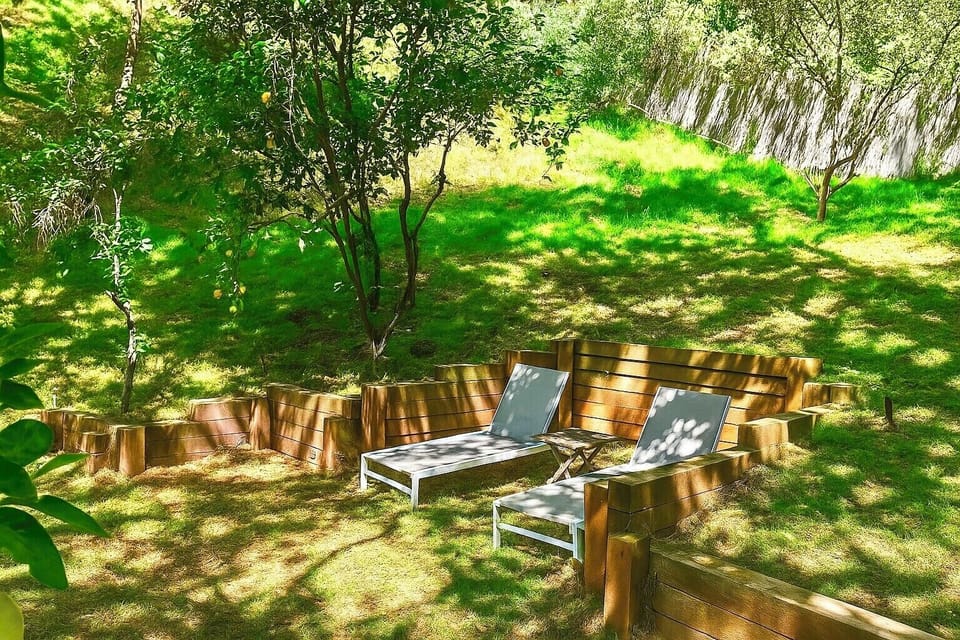 PRIVATE HOLLYWOOD HILLS SPA RETREAT+VIEWS+GARDEN+DECK+STEAM+'JACUZZI STYLE' TUB