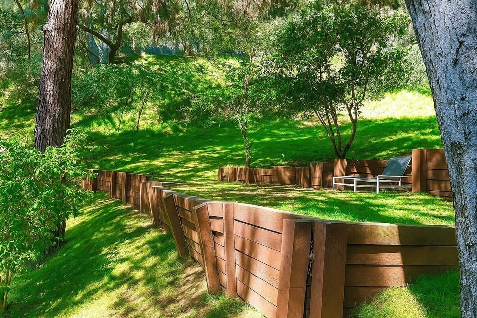 PRIVATE HOLLYWOOD HILLS SPA RETREAT+VIEWS+GARDEN+DECK+STEAM+'JACUZZI STYLE' TUB