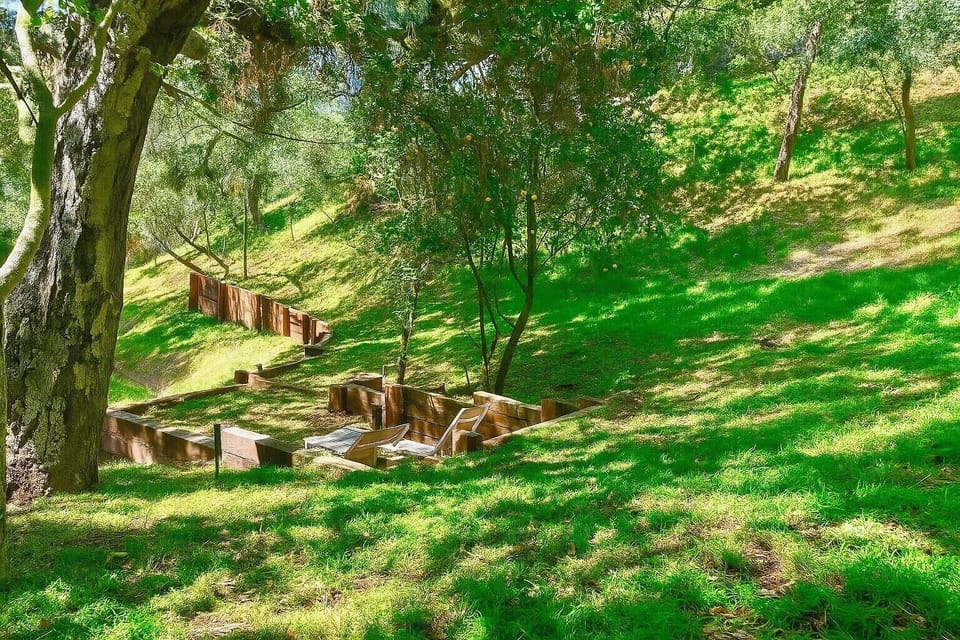 PRIVATE HOLLYWOOD HILLS SPA RETREAT+VIEWS+GARDEN+DECK+STEAM+'JACUZZI STYLE' TUB