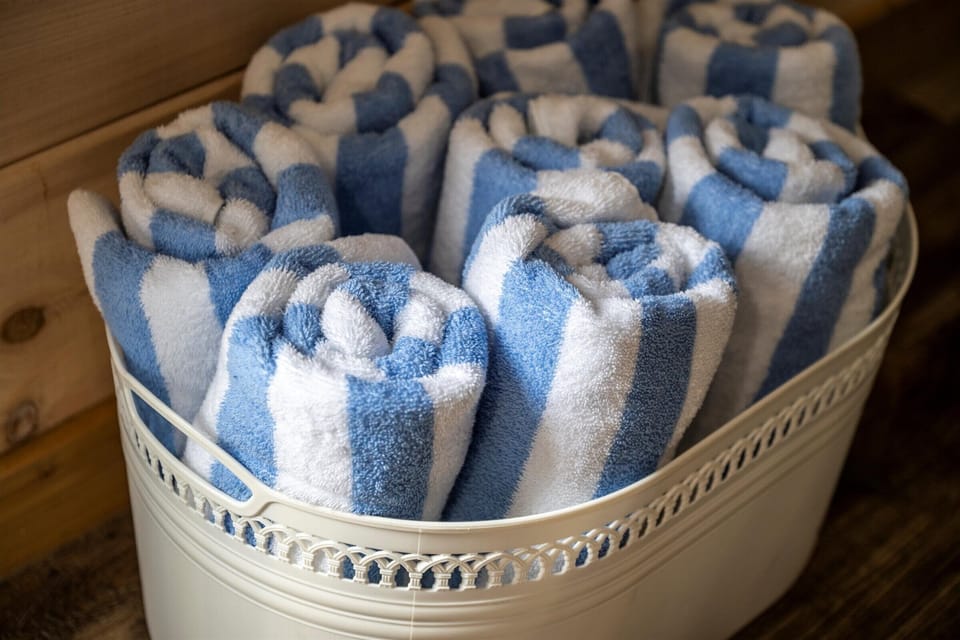 Plenty of hot tub/pool towels.