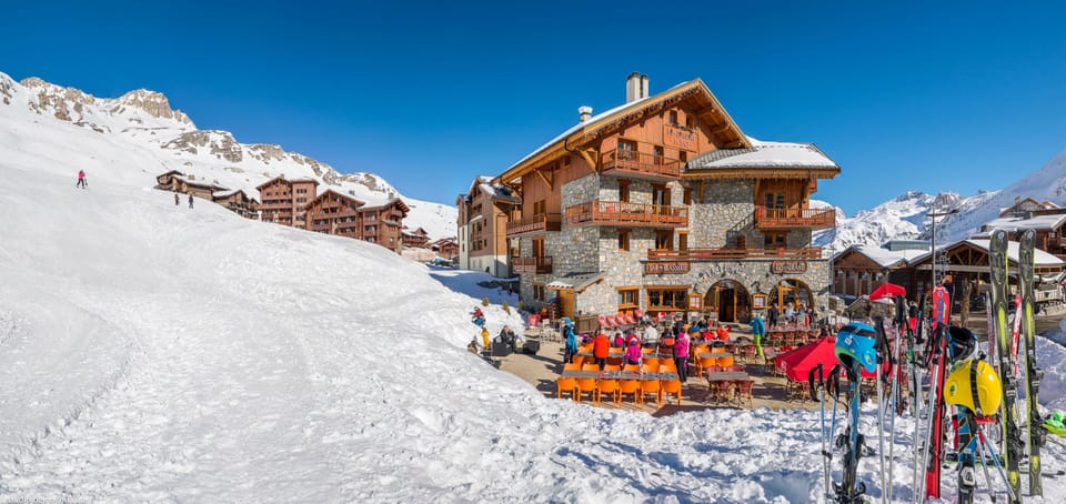 A family-friendly hub where little skiers meet for snowy adventures and lessons.