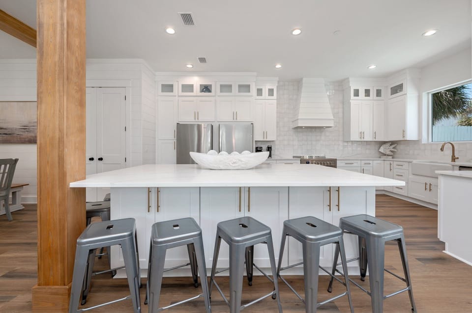 Huge island with 8 stools.