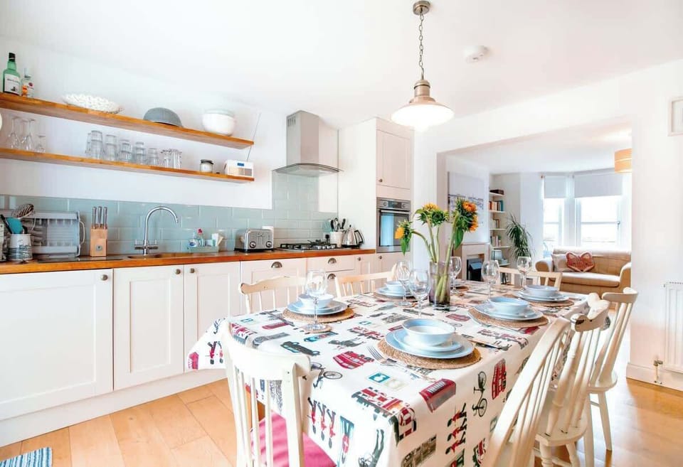 Fully equipped for home-cooked meals