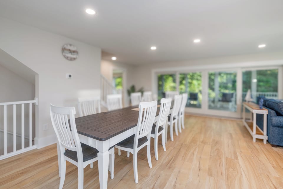 Dinning Area - Seating for 14 (2nd Floor)