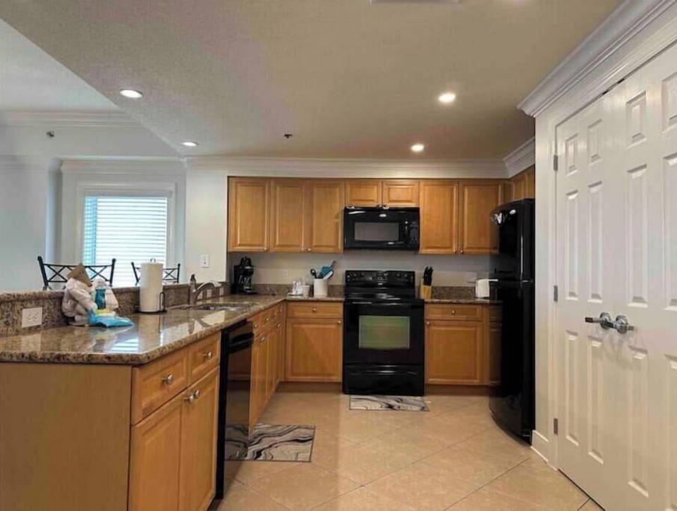 Full size kitchen