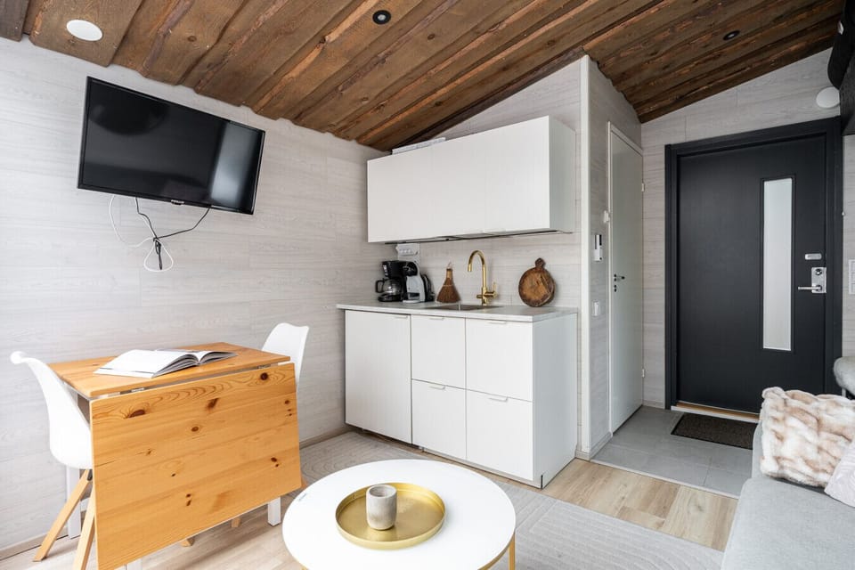 You’ll find all the essential modern appliances and cookware needed to prepare everything from quick snacks to full dinners.