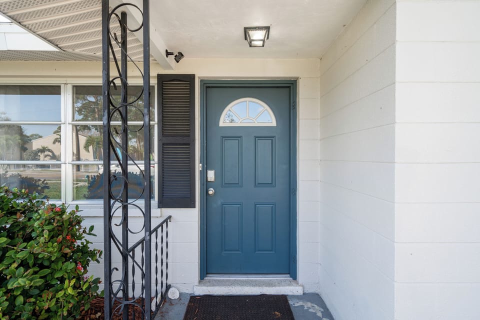 Front door entryway with keypad entry