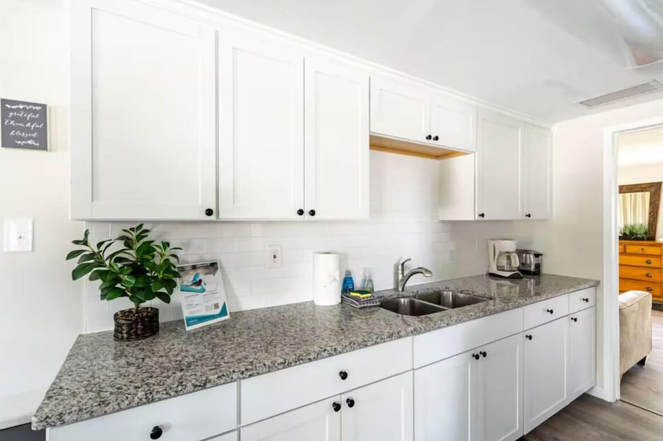 Kitchen sink and counter space