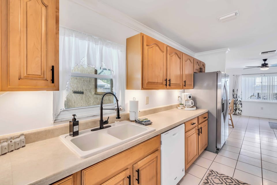 Dual sided sink and dishwasher make for an easy clean up