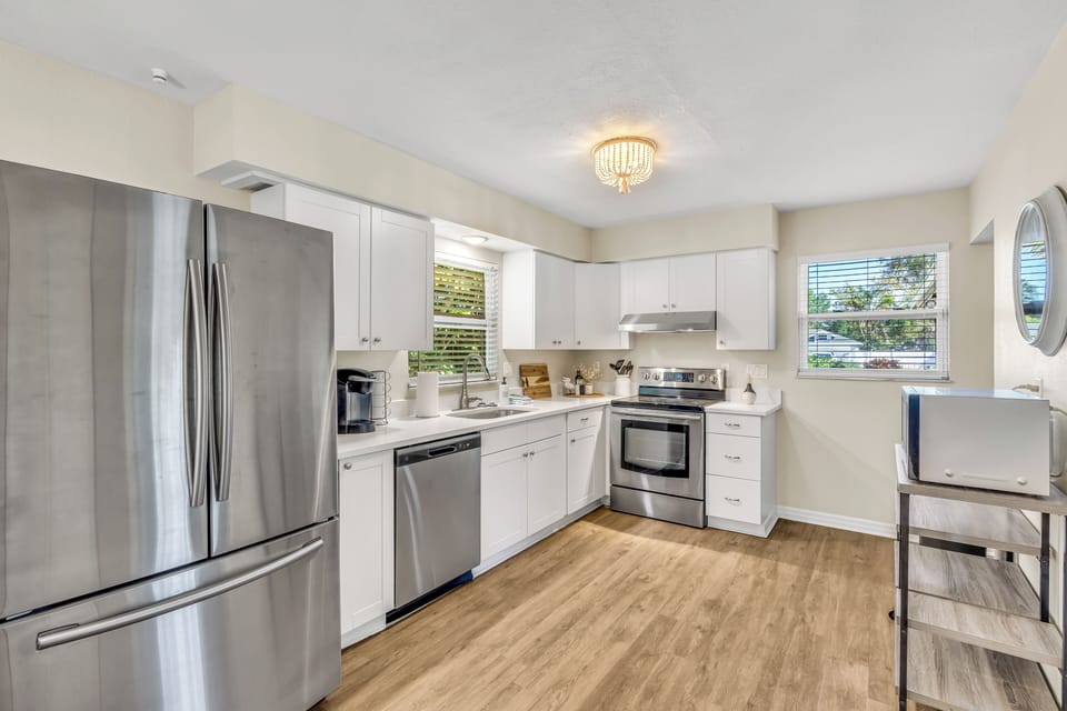 Full size kitchen ready for you to enjoy your favorite home cooked meals away from home!