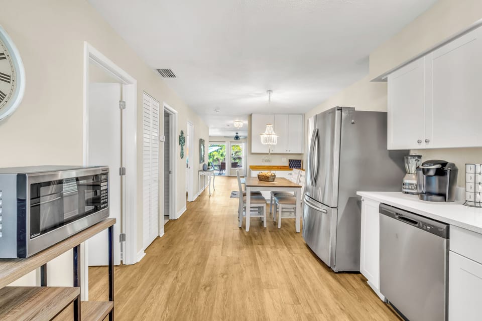 The open floor kitchen and dining room helps create a smooth flow in between spaces.