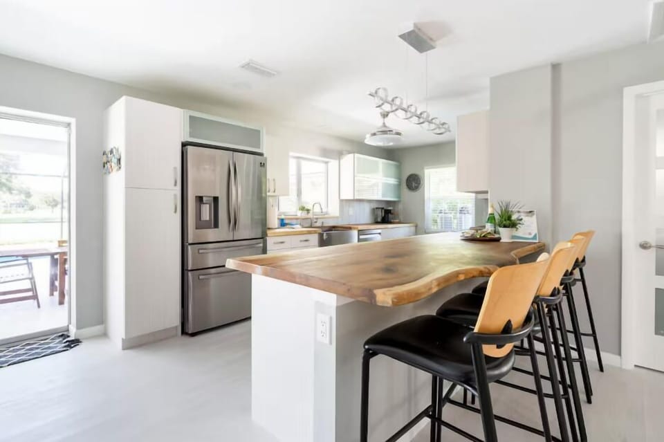 Kitchen amenities and bar stools
