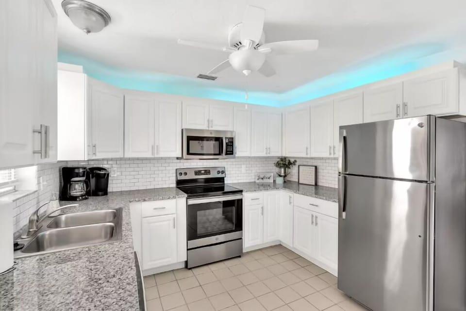 Kitchen equipped with lights to give that cool, beach feeling.