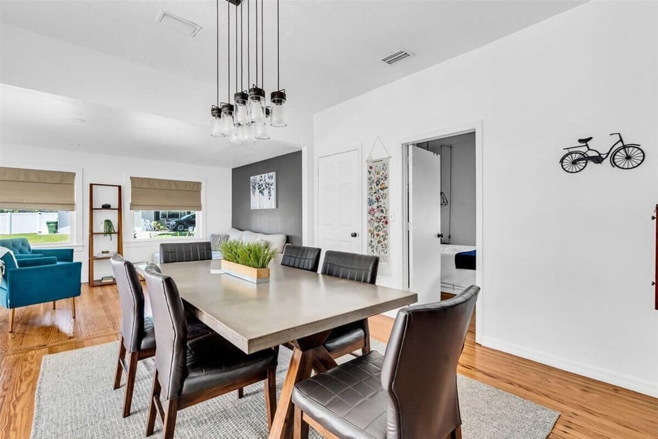 Dining area with a 6-seater dining table