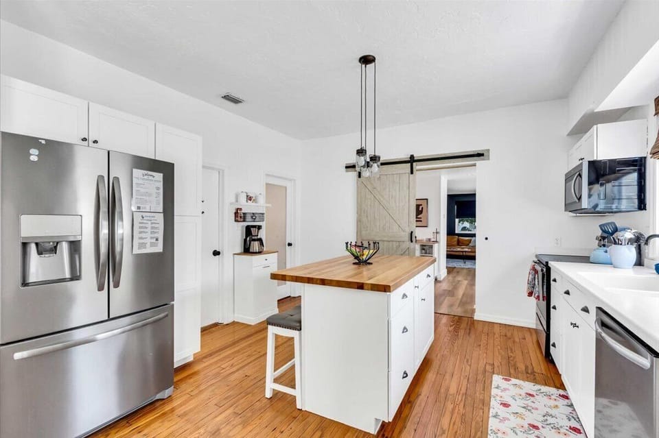 Full view of the kitchen