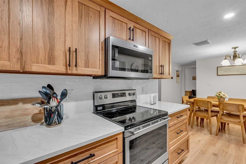 Plenty of kitchen utensils and cookware provided