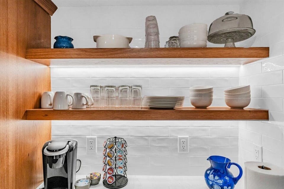 Dishes and glassware provided