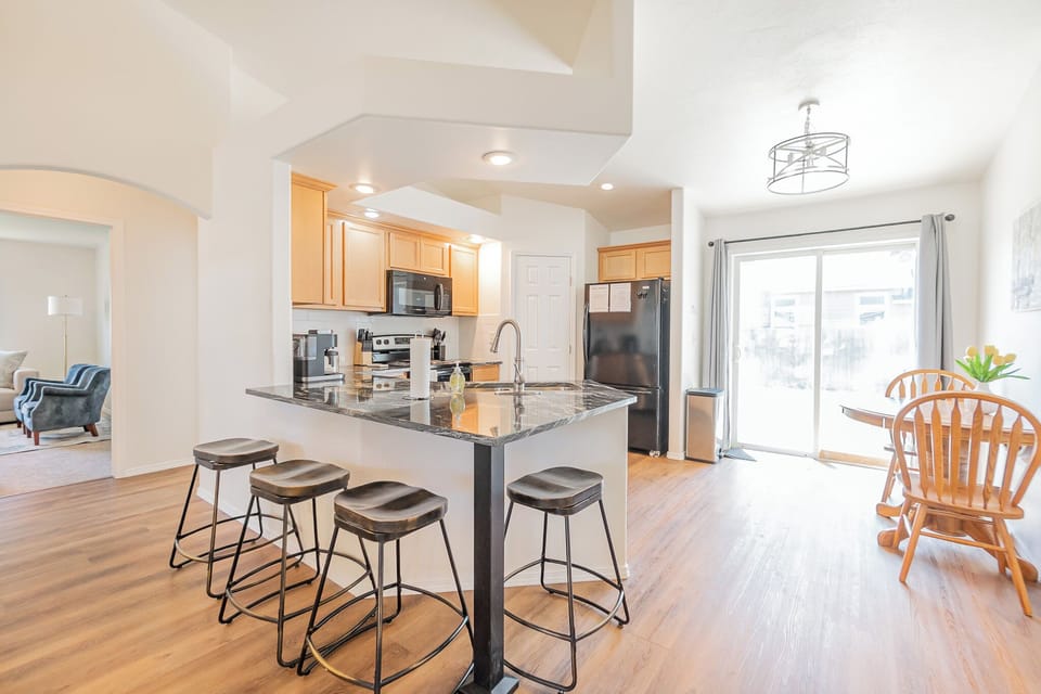 Spacious kitchen with breakfast bar