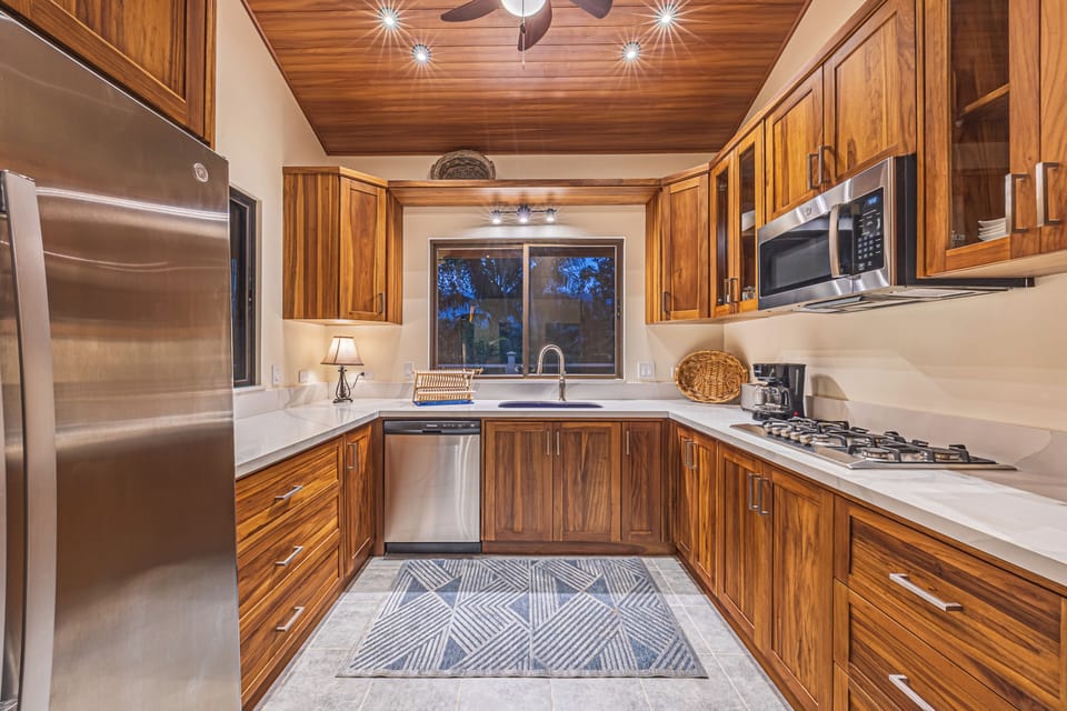 double door refrig and dishwasher, quartz countertops