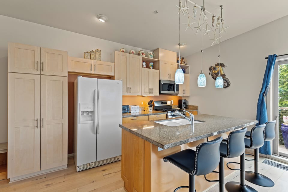 Kitchen | Cooking Basics | Breakfast Bar