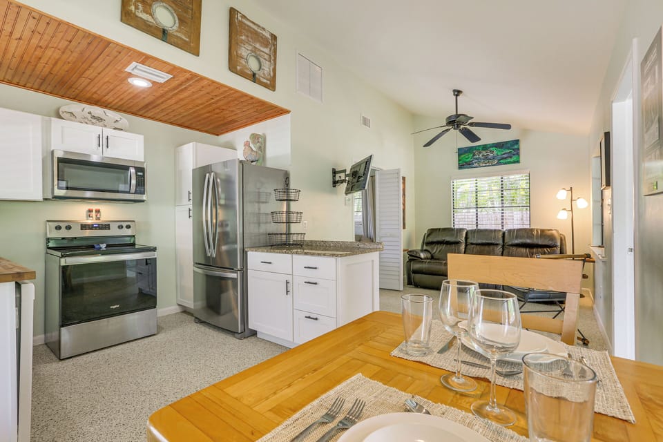 Dining Area | Dishware/Flatware
