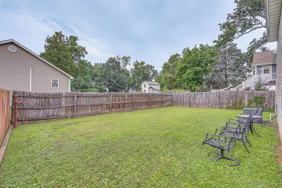 Exterior | Spacious Backyard | Outdoor Dining Area