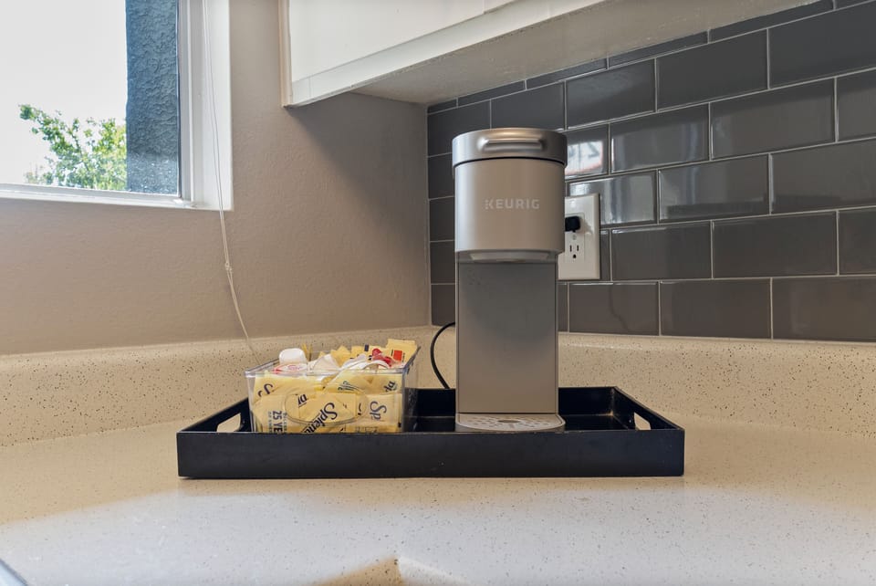 ☕ Coffee maker and Keurig to start your day right