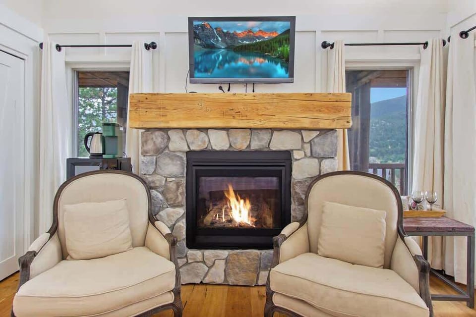 Sitting area with fireplace and TV