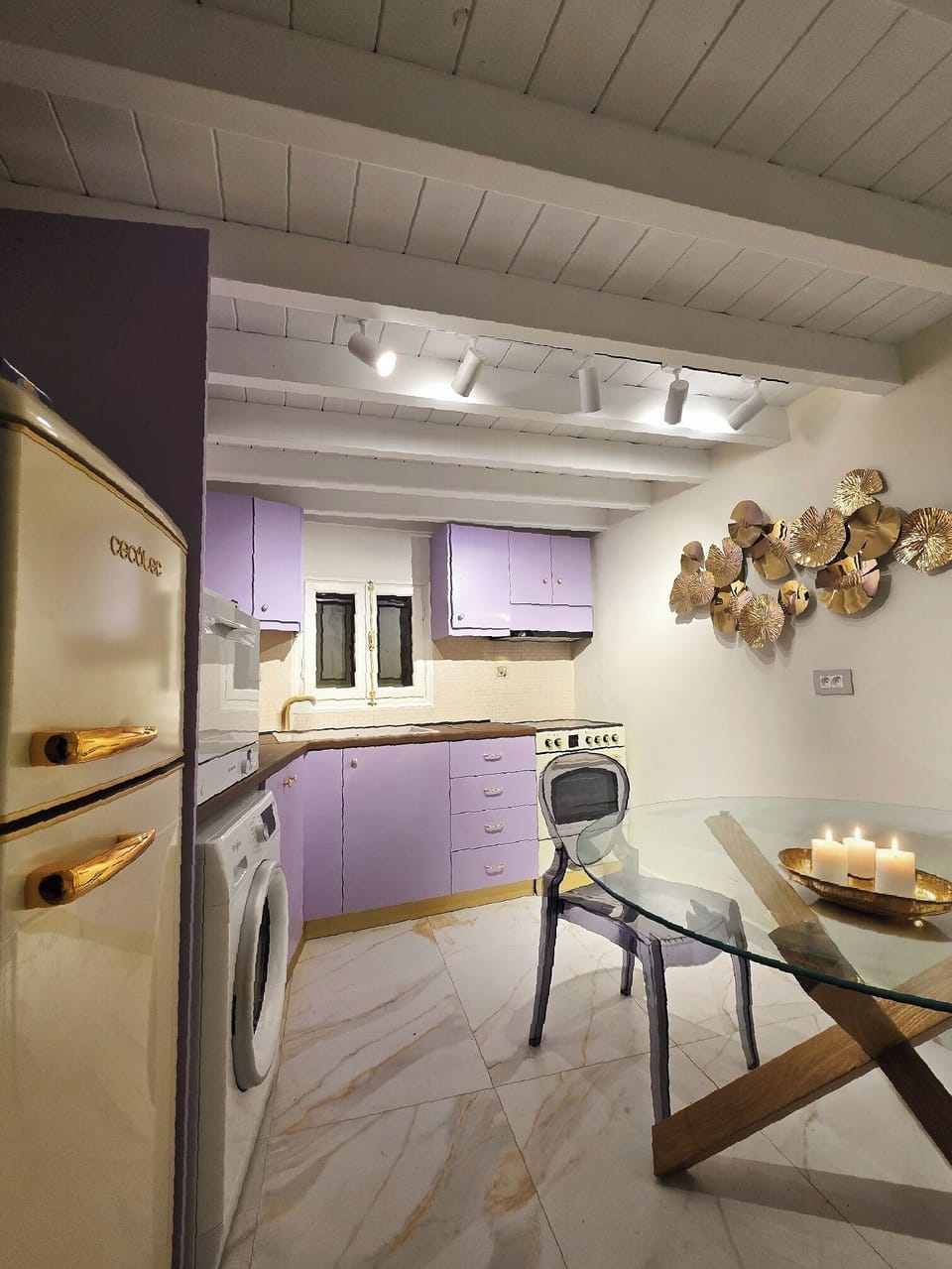 Full kitchen featuring Fridge, hob and oven, washing machine with dryer