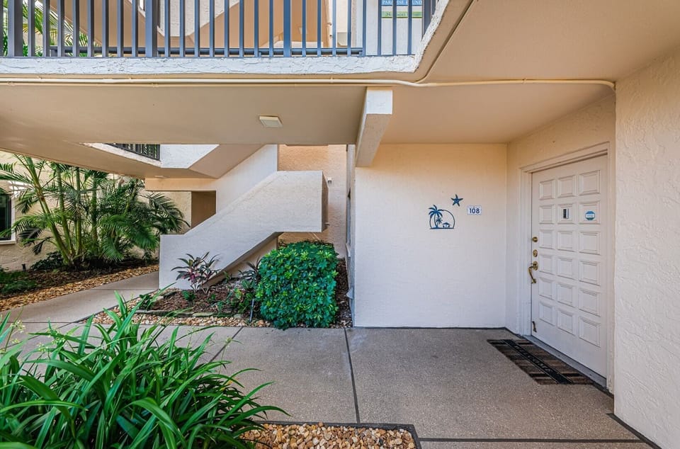 15-web-or-mls-Front Entry