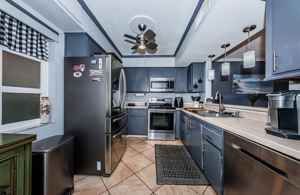 18-web-or-mls-Kitchen 1