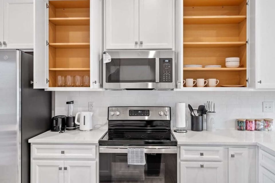 Experience the joy of cooking in this modern kitchen, where sleek countertops, state-of-the-art appliances, and plenty of storage make meal prep a breeze.